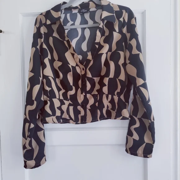 ✨ 3/$15 Milk & Honey Funky Geometric Print Blouse - Picture 1 of 4
